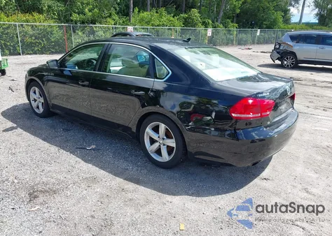 2013 Volkswagen Passat 2.5L Se z USA, uszkodzony, nr VIN 1VWBH7A38DC150345